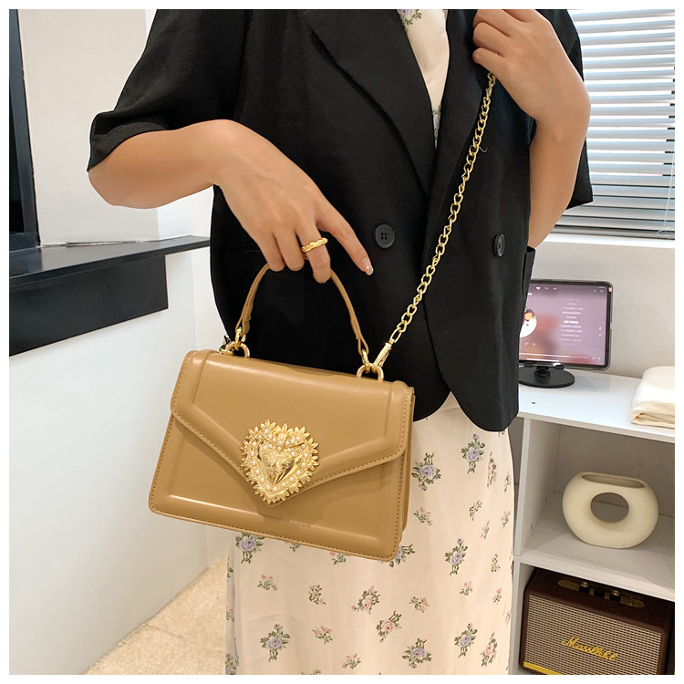 Bolsas Nova Moda Bolsa Feminina Bolsa Transversal de Alta Qualidade Bolsa Feminina com Corrente Bolsa Love Pearl Estilo Europeu e Americano Bolsa Quadrada Pequena_voghion.com
