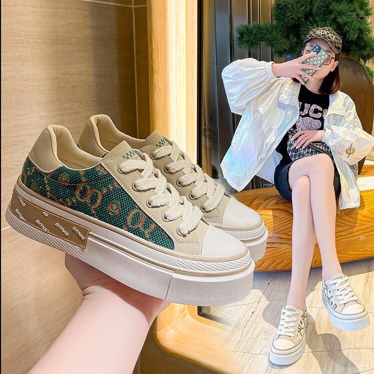 Women's shoes 2022 new canvas shoes summer students wear-resistant thick bottom low-top breathable thin retro white board shoes Women's shoes 2022 new canvas shoes summer students wear-resistant thick bottom low-top breathable thin retro white board shoes