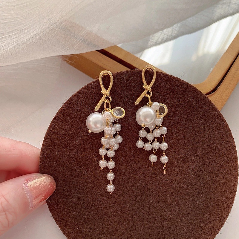 Elegant earrings pearl