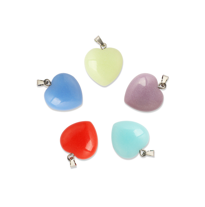 1 Piece Simple Style Heart Shape Fluorite Luminous Pendant Jewelry Accessories display picture 3