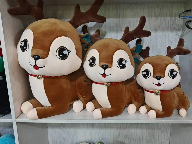 冬の新型クリスマスシリーズの雪だるまのぬいぐるみのヘラジカの漫画の人形のクリスマスツリーの置物|undefined