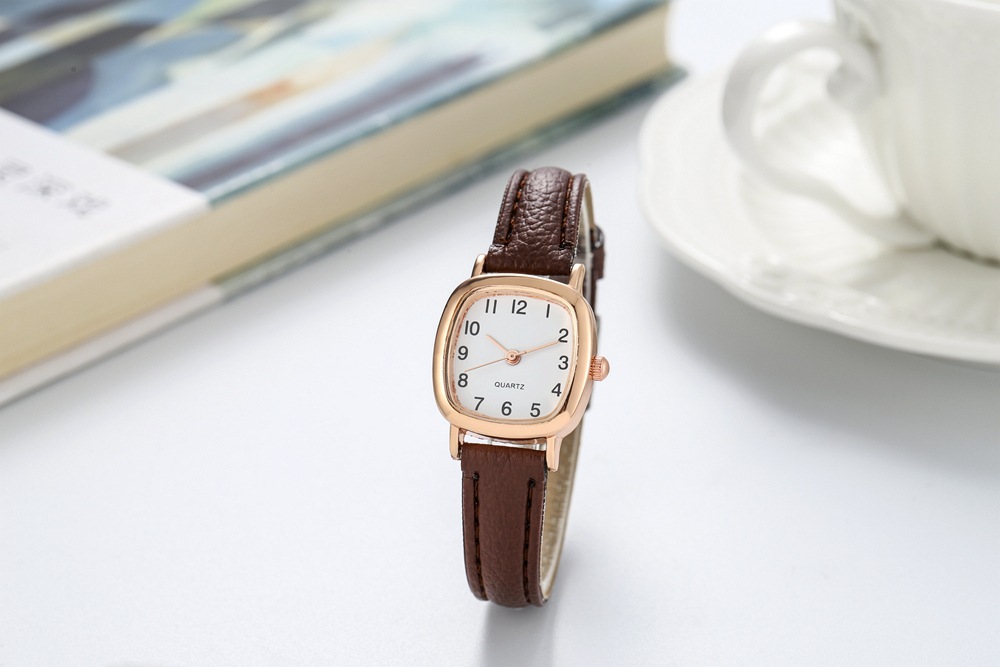 Pinduoduo alloy belt quartz square small dial fashionable women's minimalist digital time watch_voghion.com