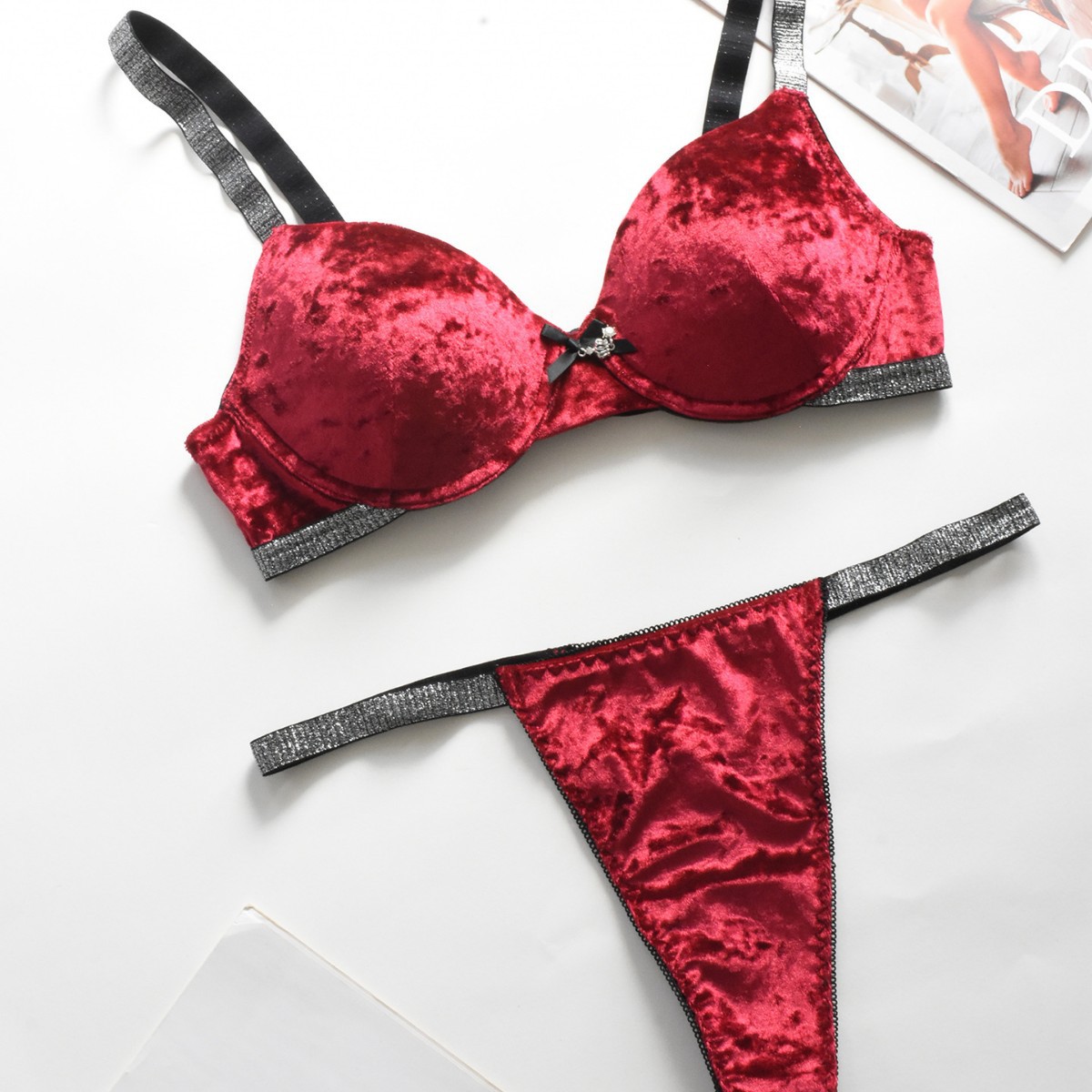 새로운 가을과 겨울 벨벳 섹시한 속옷 팬티 세트 여성 순수한 욕망 바람 수집 브래지어 레드 스틸 링 처짐 방지