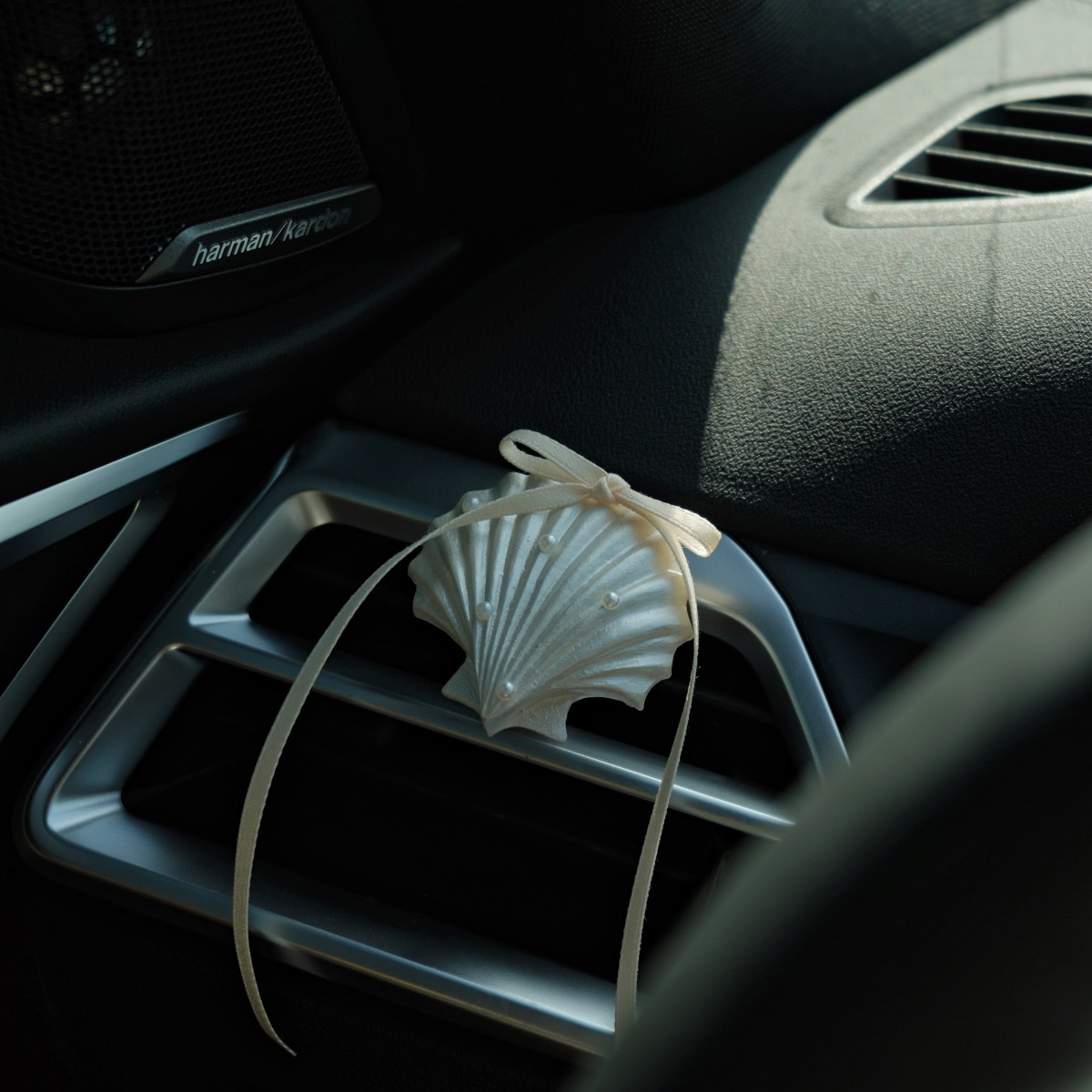 Original Handmade High-End Pearlescent Shell Car Air Outlet Perfume Car Aromatherapy Car Decoration Fragrance Cross-Border