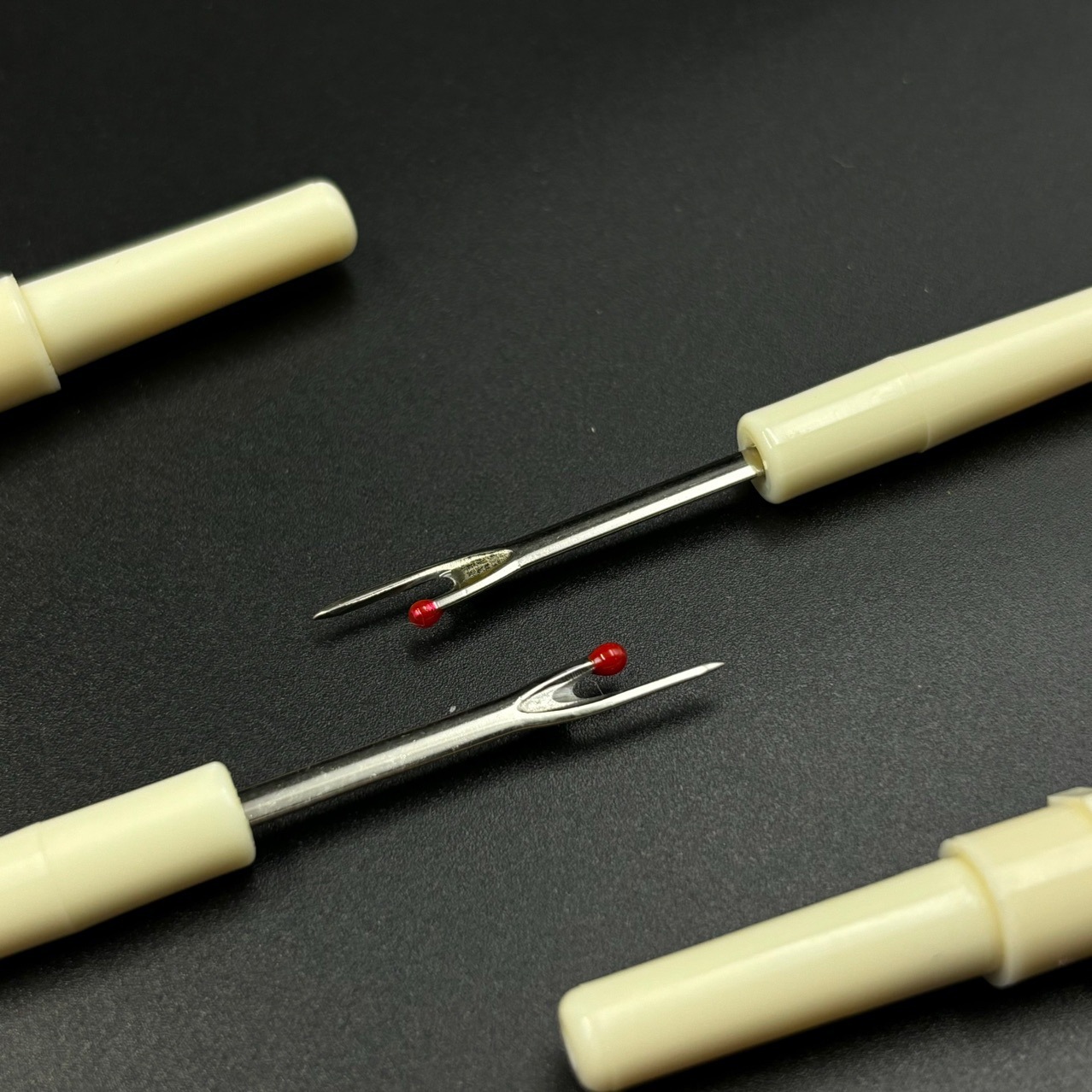 Cuchillo de alambre de acero al carbono al por mayor, desmontador de costura de punto de cruz, herramienta de tejido de hilo de mango de plástico de color para el hogar