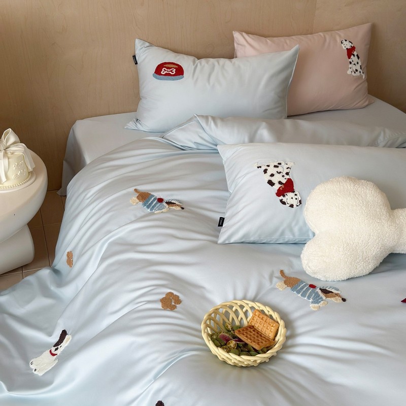 キュートなスタイルの100s綿長繊維綿ベッド3点または4点セット漫画タオル刺繍綿シーツとキルトカバー寝具|undefined