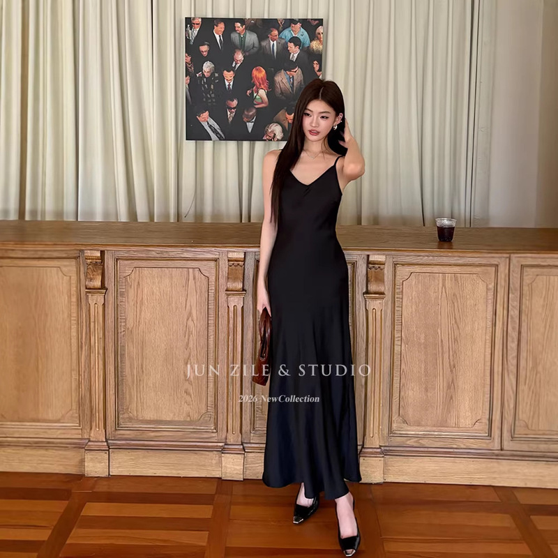 Dress with a High-End Feel and Elegant Black Spaghetti Straps, 2026 Spring/Summer New Women's Fashion, Waist-Cinching Satin Drape Long Dress Dress with a High-End Feel and Elegant Black Spaghetti Straps, 2026 Spring/Summer New Women's Fashion, Waist-Cinching Satin Drape Long Dress