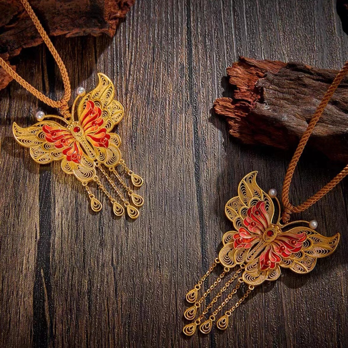 Collier pendentif papillon peint en émail doré et sable du Vietnam pour femme, bijou de tempérament simple, pendentif en cuivre plaqué or, chaîne de clavicule_voghion.com