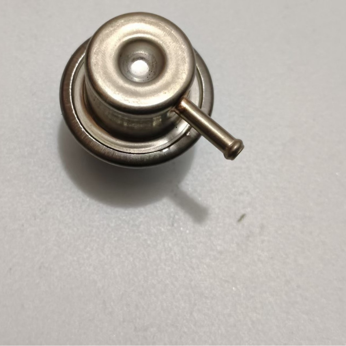 0000781889 Is Suitable for Mercedes-Benz W111/104/120/119 Fuel Pressure Regulator, Available in Stock