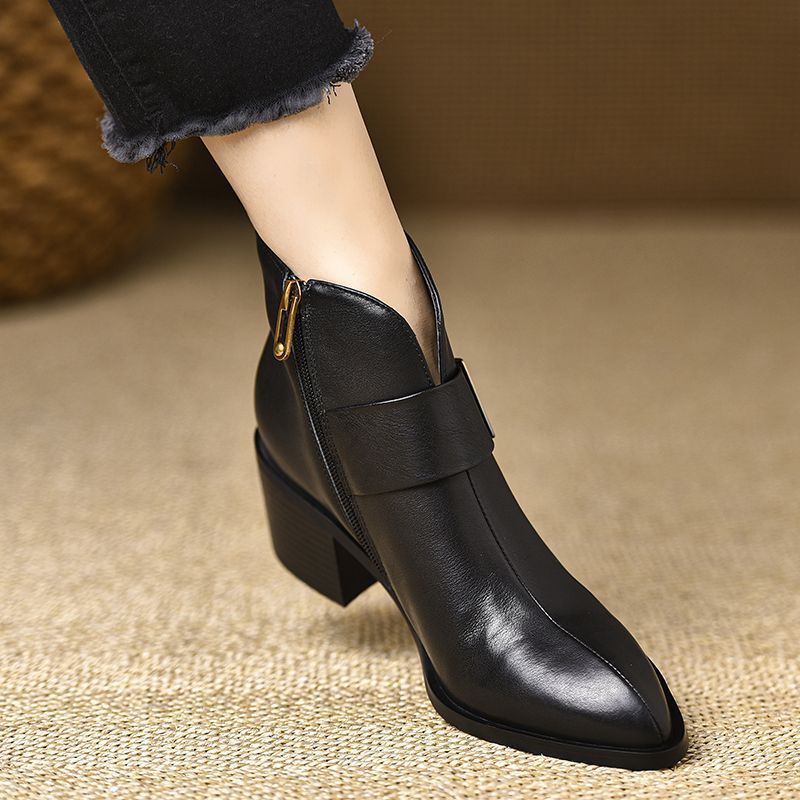 英伦风复古棕色新品尖头粗跟短靴女秋冬新款侧拉链新品高跟及踝靴