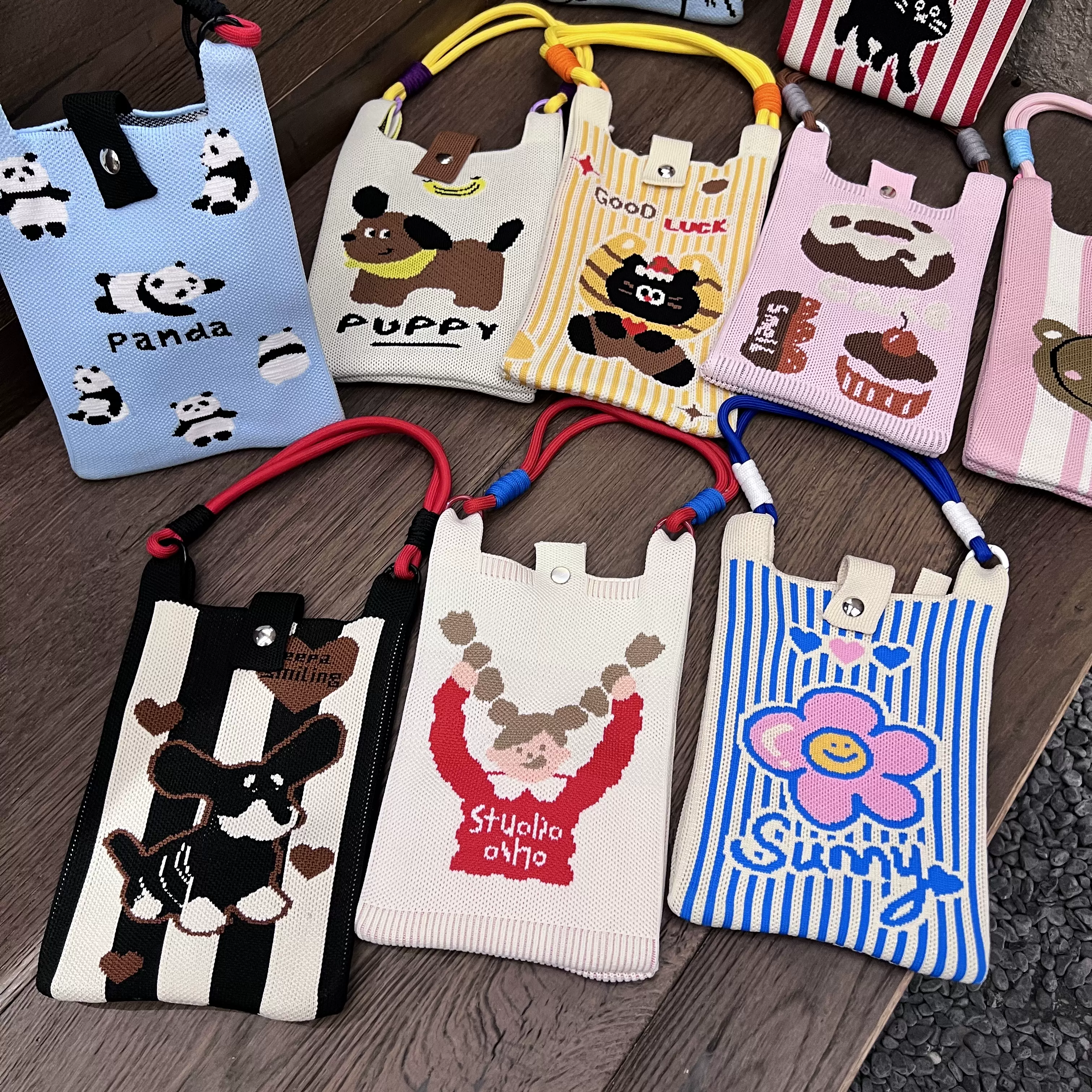 新款爱心卡通针织手机包女韩版百搭单肩斜跨包出游零钱包小手提包