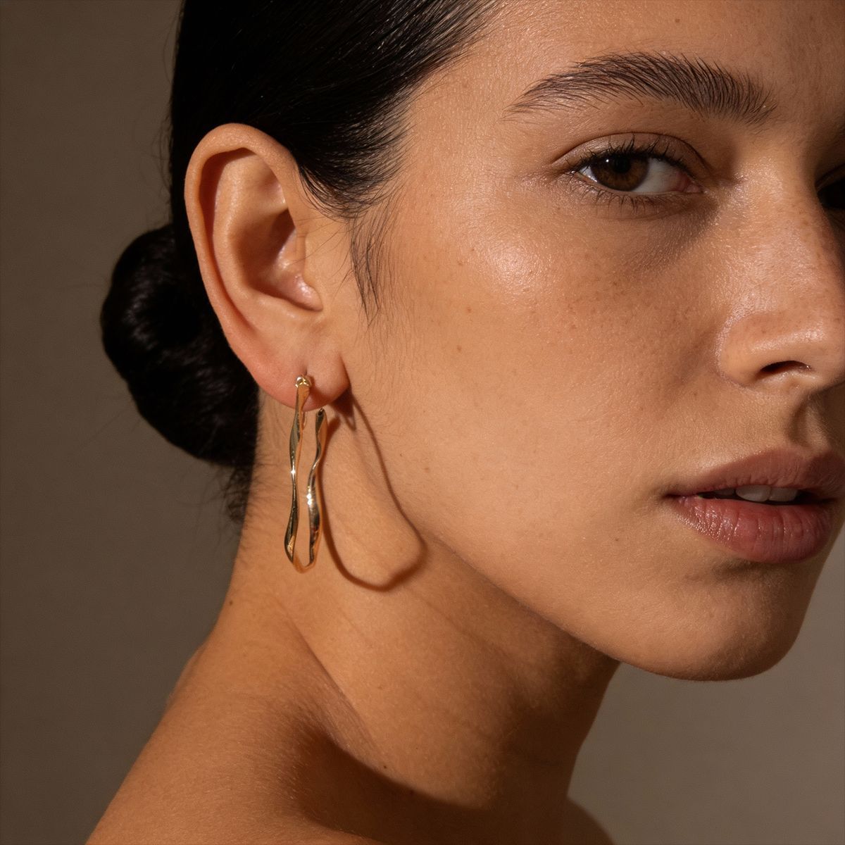 Europa y América sensación de metal geométrica deformación redonda sin agujeros de orejas clips de moda inns simple versátil alta sensación pendientes mujeres