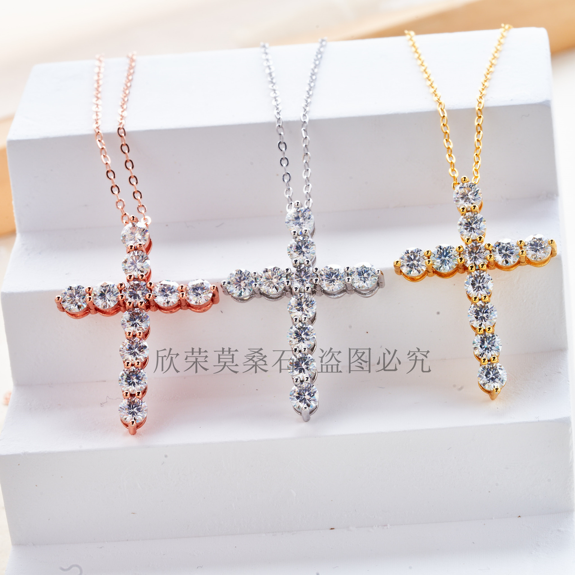 Collar de cruz de piedra de moissan de plata esterlina ligera lujosa nicho de alta calidad universal 2022 nuevo colgante de cadena de clavícula de mujer