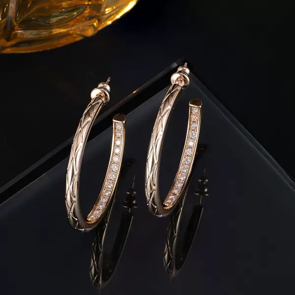 High-End Quilted Pattern Diamond Earrings for Women, Small Fragrant Earrings, Retro Elegant, Large C-Ring Classic Earrings