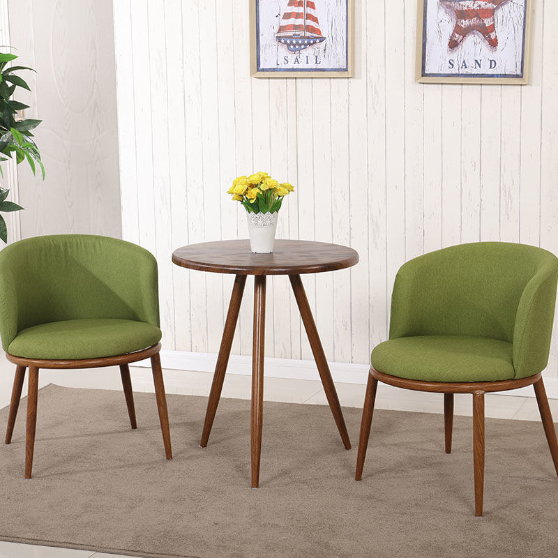 Зеленый стол и два стула