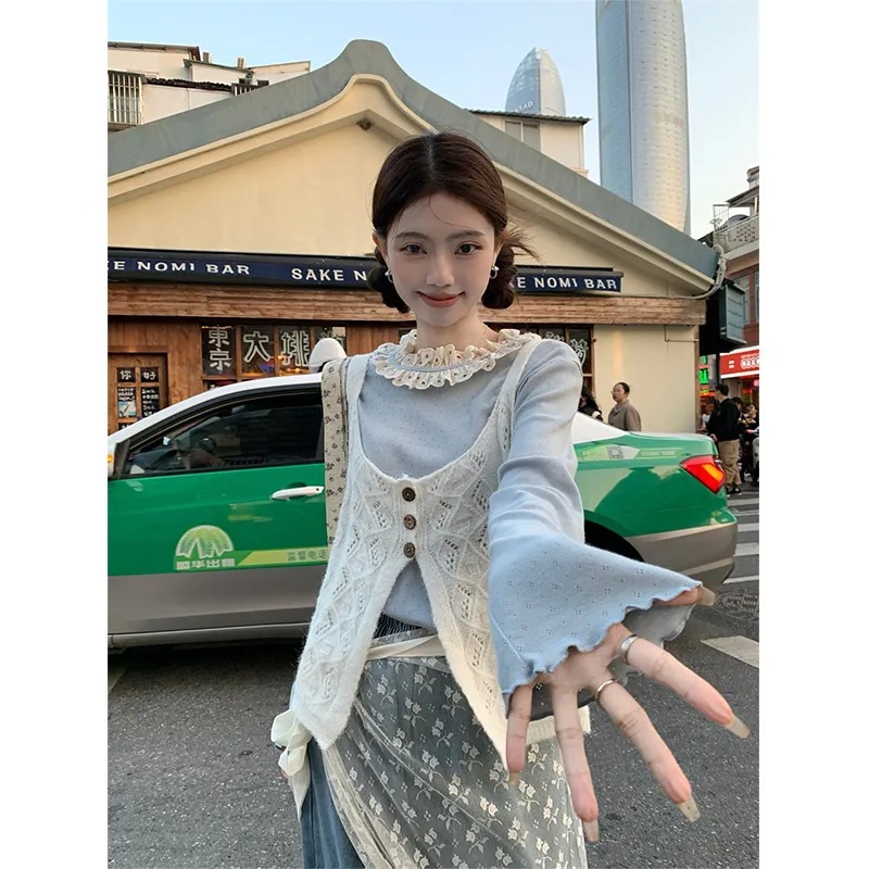 우유 부서는 여성의 이른 봄 한국식 스택 웨어 세트 내면베이스 셔츠 고삐 조끼 투피스 세트를 착용합니다.