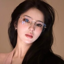 �޿��۾���������Ӿ�С��ͬ�����������۾���Ůʱ���б߽����۾�