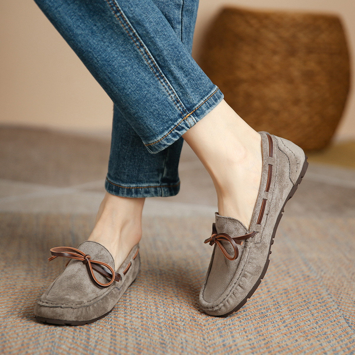 Mocasines para mujer Primavera y otoño 2023 nuevos zapatos de suela blanda con arco para mujer zapatos planos slip-on para mujer de talla grande 41-43