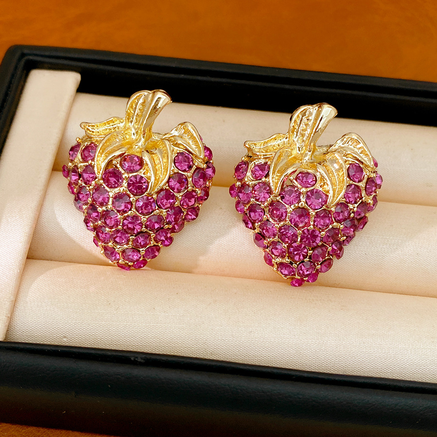 Medieval vintage aguja de plata con diamantes pernos de fresa retro exquisitos pendientes de nicho ligero lujo alta sensación de pendientes para mujeres image 7