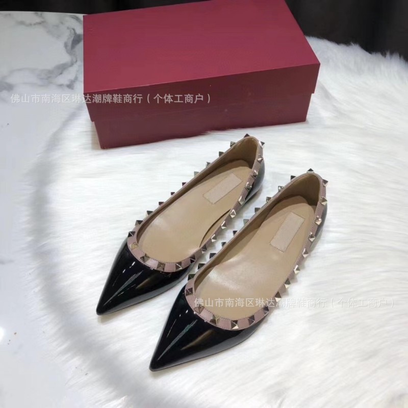 블랙 페이턴트 가죽