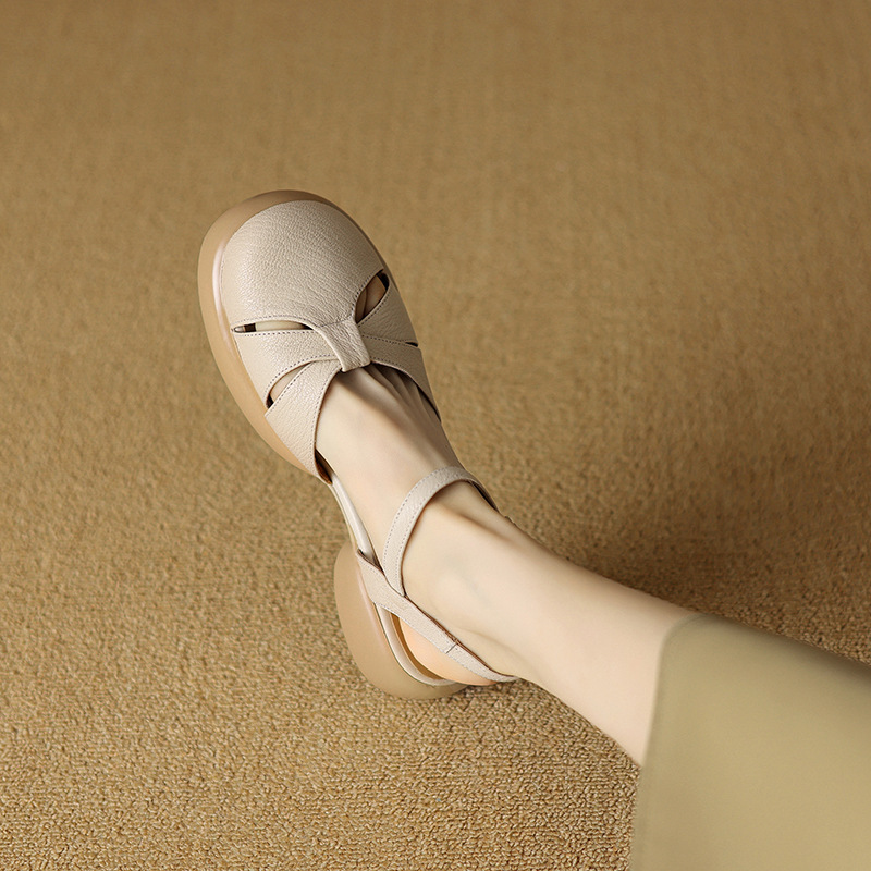 Sandal nữ bít mũi quai ngang da cừu đế dày — Màu trắng be