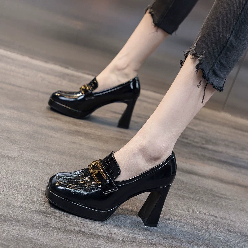 Модные туфли на высоком каблуке весной и осенью 2025