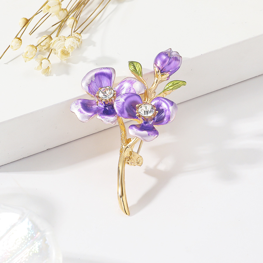 Elegante emaille bloem broche met strass perzikbloesem ontwerp_voghion.com