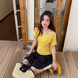 女式衬衫;女式针织衫;连衣裙