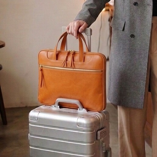 Genuine Leather Cross-Border Laptop Bag, Can Be Attached to a Trolley Suitcase, First-Layer Calfskin Leather Briefcase, Unisex Handbag 7017 Genuine Leather Cross-Border Laptop Bag, Can Be Attached to a Trolley Suitcase, First-Layer Calfskin Leather Briefcase, Unisex Handbag 7017