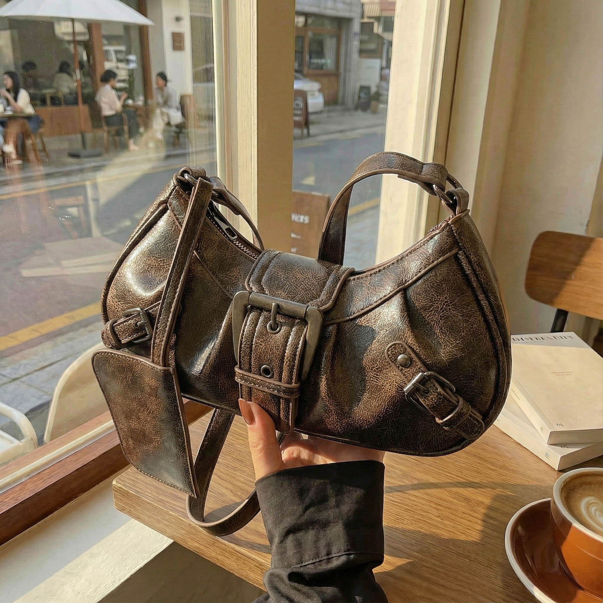 Niche Design Retro American Style Wasteland For Women 2025 Nuova Versatile Borsa a tracolla/ascella stile motociclista Baguette_voghion.com