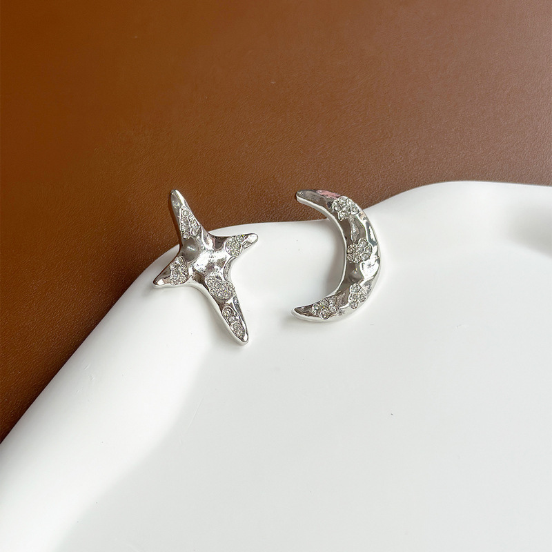 Bijoux En Gros Style Simple Star Lune Alliage Strass Asymétrique Placage Incruster Boucles D'oreilles display picture 4