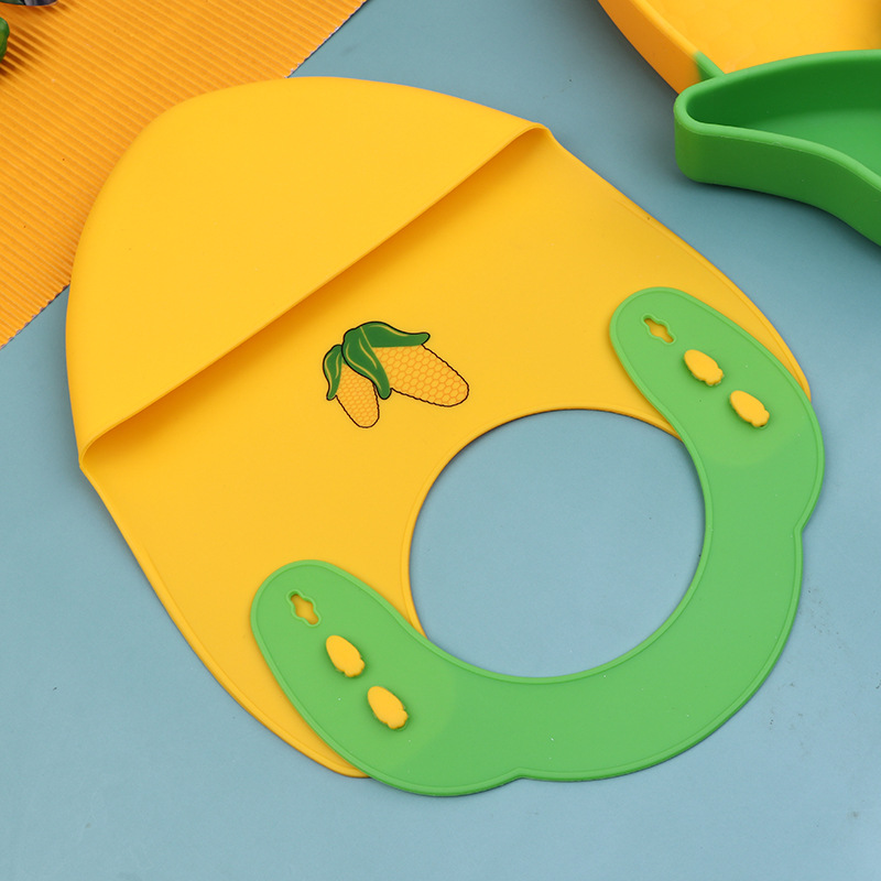 Compartimiento de los niños de dibujos animados plato de la cena babero del bebé de silicona cuchara de acero inoxidable Tenedor suplemento alimenticio para bebés vajilla traje