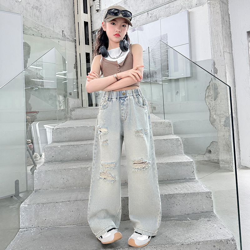 Thin summer jeans