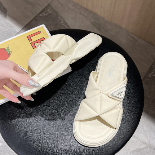 Summer new cross-strap slippers for women, thick-soled outer wear, small fragrant style, step-on-shit slippers, fashionable and versatile for home use