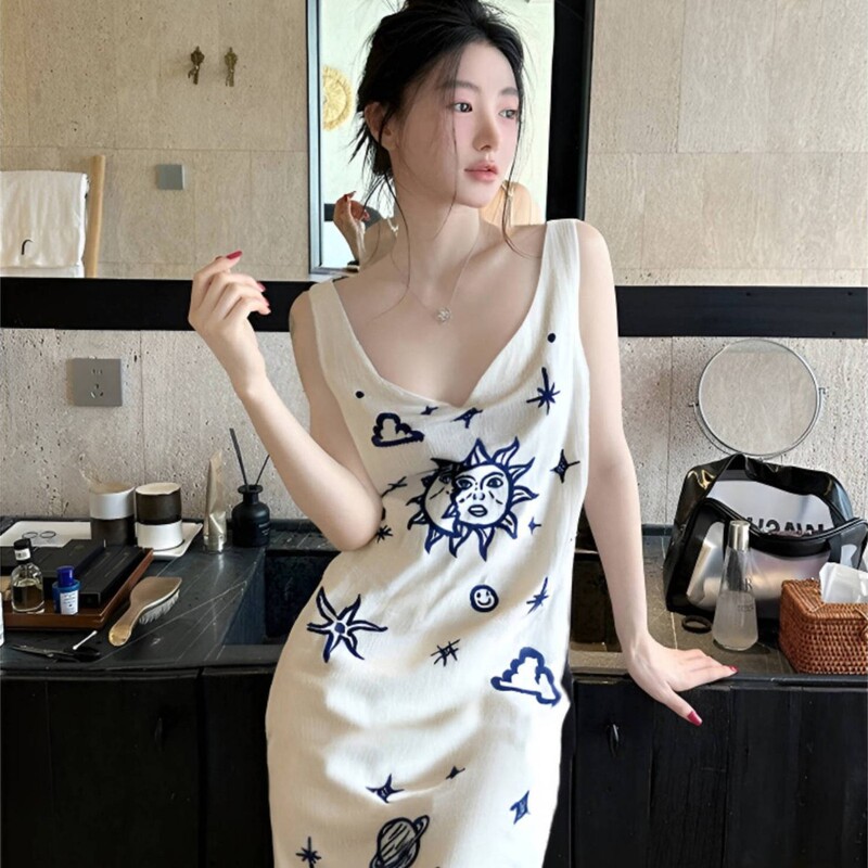 [in Stock] Plus Size Retro Design V-Neck Nightgown for Women, New Summer Style Vest Home Dress, Can Be Worn Outside