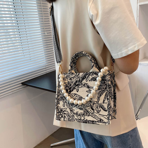 Japanese-style tote bag for women,  new design, niche embroidery cotton linen fabric hand-held tote bag, large capacity commuting canvas single-shoulder bag