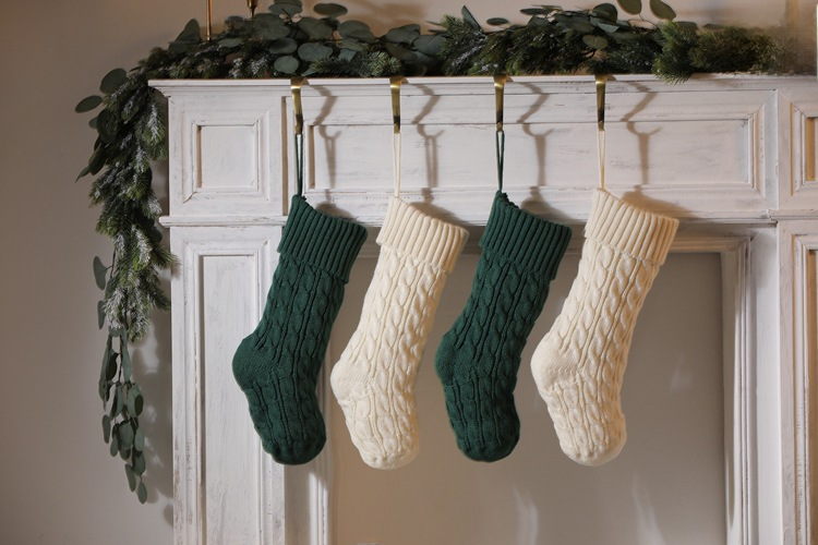 sac cadeau de Noël tricoté chaussettes décoratives en peluche chaussettes de Noël en laine couleur assortie petit sac cadeau torsadé de 8 mots_voghion.com