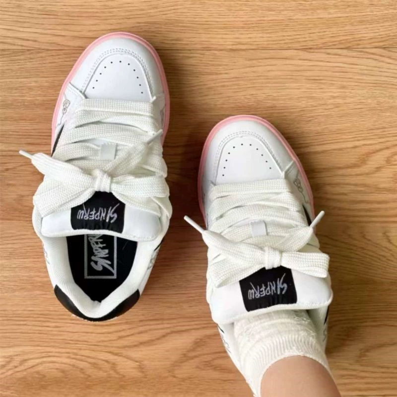 Оригинальные женские туфли для хлеба белого и розового цвета с кошачьим дизайном, туфли для скейтборда в нишевом дизайне в стиле ретро, ​​нескользящая спортивная обувь на толстой подошве