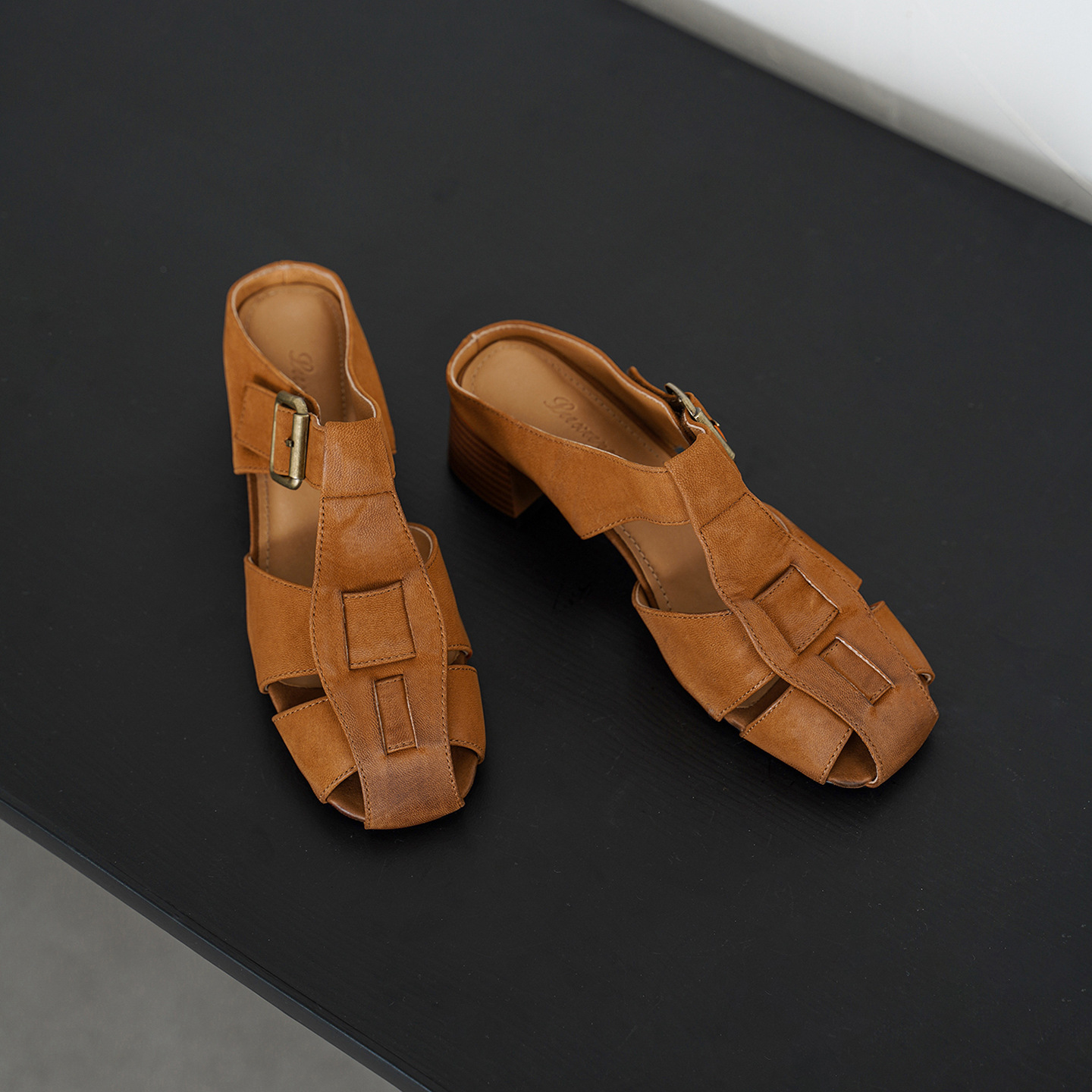 Dép sandal nữ quai dệt da cừu, đế La Mã thô, gót 4.5 cm — Màu caramel