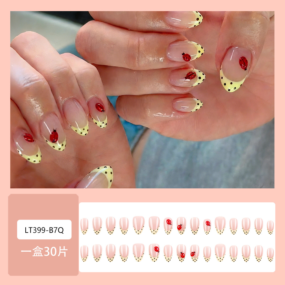 Use un parche de uñas 3D estereoscópico de alto nivel, goteo de goma dulce y caliente, uñas falsas transfronterizas, parches de uñas.