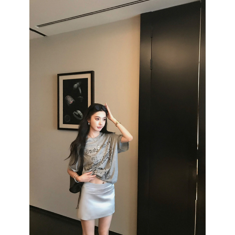 Ouyang's Popular'Big Bao' Style Is Now Available in More Colors! Vintage Cracked Graffiti Print Short-Sleeve T-Shirt