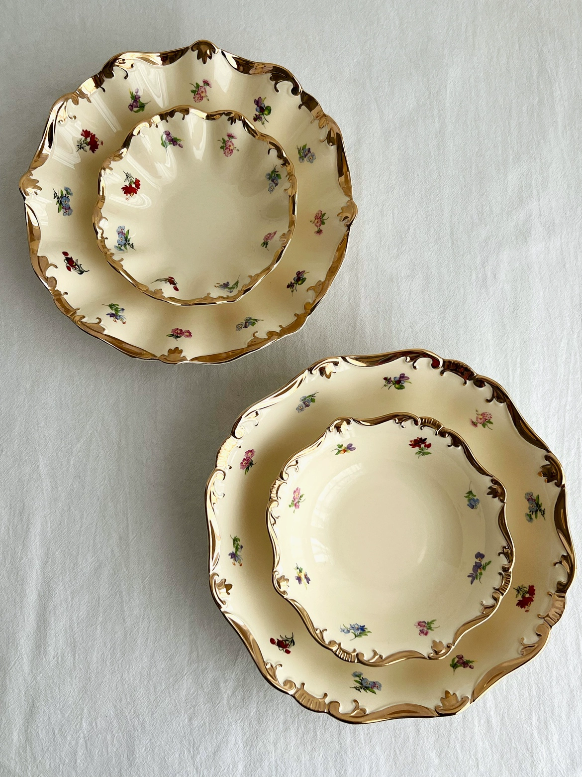 Luxury Pure Handmade Rice-Yellow Ceramic Plate with Gold Flower Trim, Double-Ear Handles, Heavyweight