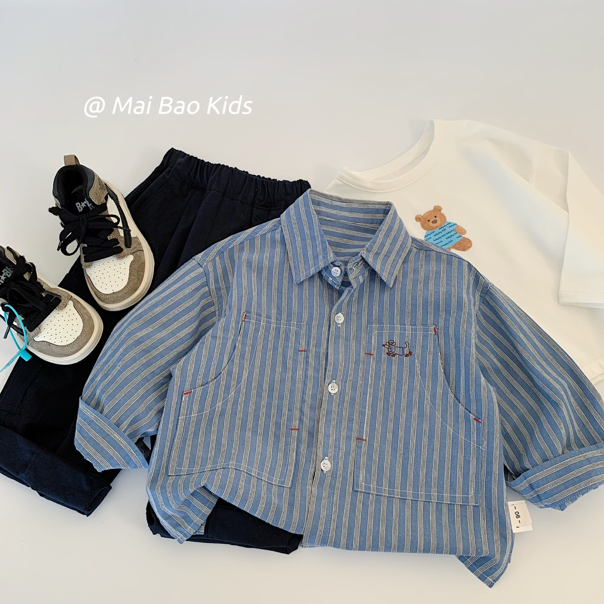 Camisas infantiles Mai Bao 2025 otoño chaqueta retro de estilo extranjero para niños nuevos productos coreanos camisa universal