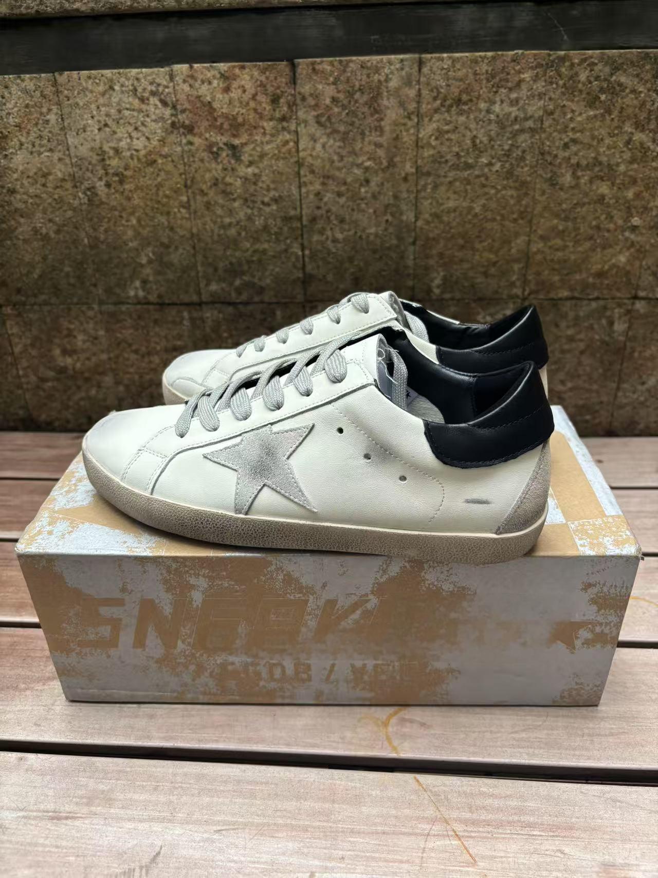 Corea del Sur viejos estrellas pequeños zapatos sucios hombres y mujeres con el mismo estilo retro casual deportes pequeños zapatos blancos 2025 nuevos zapatos sucios