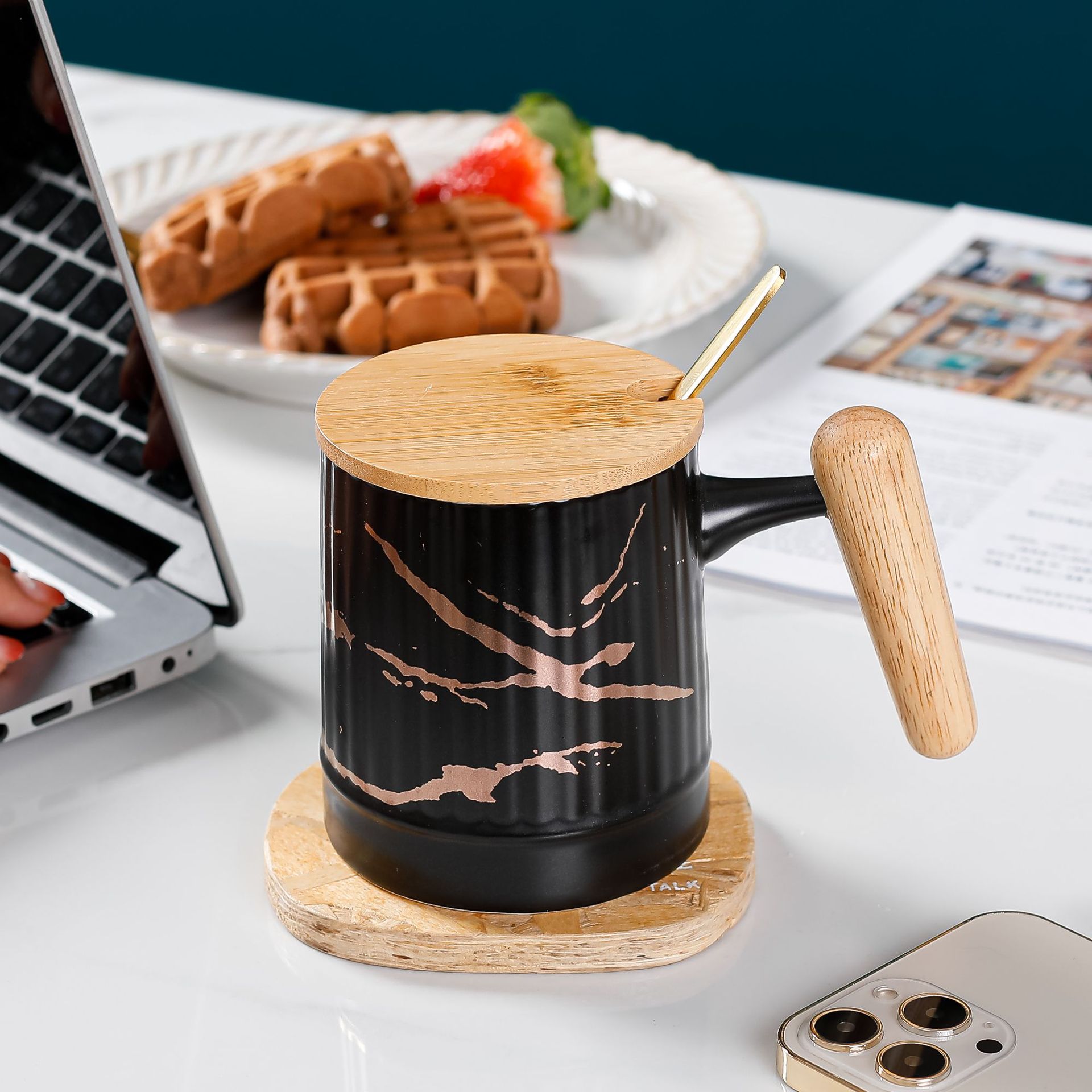 Oriente medio patrón de piedra de cerámica cubierta de la manija de madera Taza taza creativa con tapa cuchara Oficina taza de agua de regalo Taza regalo de la mano