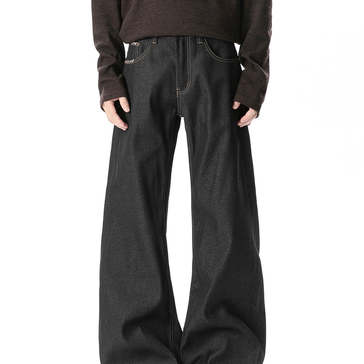 American-style black denim jeans for men, with a cool and stylish look, loose fit, straight-leg, wide-leg design, and a slightly flared, long length