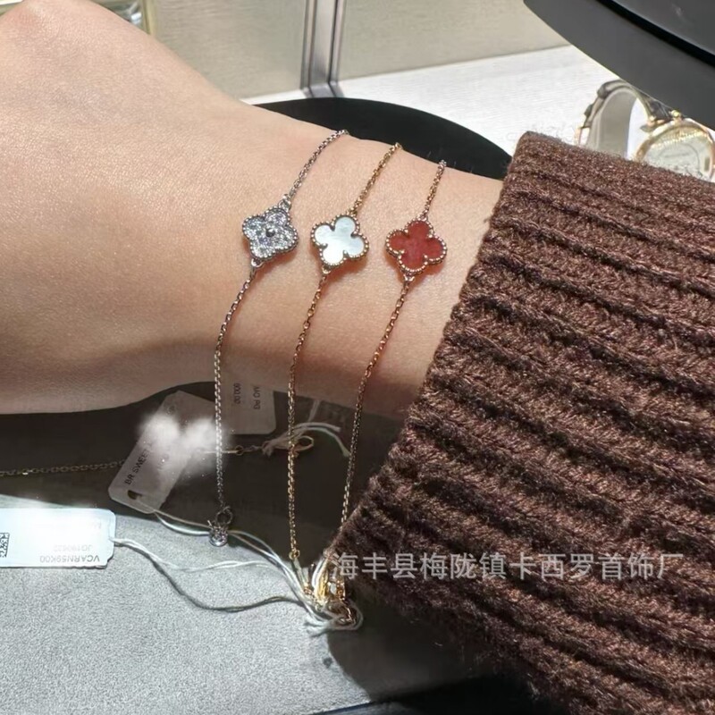 Van Gogh Single Flower Four-Leaf Clover Bracelet for Women, Plated with 18K Yellow Rose Gold, White Mother-Of-Pearl, Mini Full Diamond, Light Luxury and High-End Feel Van Gogh Single Flower Four-Leaf Clover Bracelet for Women, Plated with 18K Yellow Rose Gold, White Mother-Of-Pearl, Mini Full Diamond, Light Luxury and High-End Feel