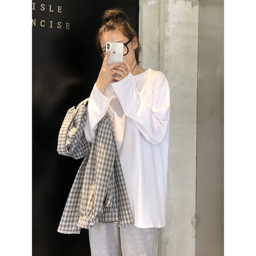 White long-sleeved T-shirt for women with pure cotton, mid-length, loose fit, oversized design, suitable for outerwear or innerwear, autumn top for plus-size women