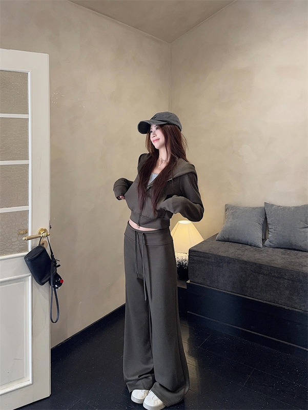 松弛感短款连帽长袖卫衣外套显瘦休闲裤女2025秋季新款时尚套装潮|undefined