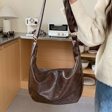 大容量饺子包包女2025新款夏季单肩斜挎包学生上课通勤粉色托特包